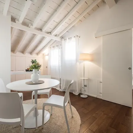 Emilia Urban Apartment *