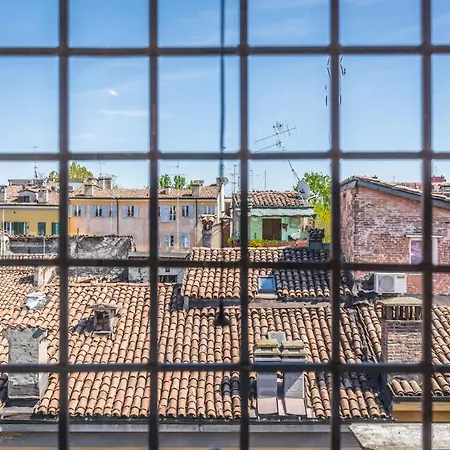 Emilia Urban Apartment